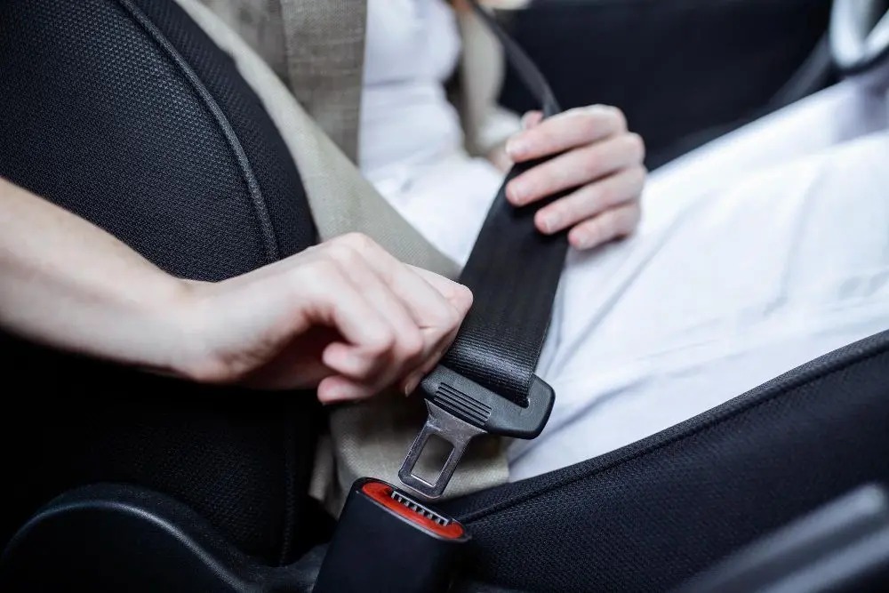 Tips Aman Berkendara Saat Menggunakan Rental Mobil Bali - UDAYANA TRANS