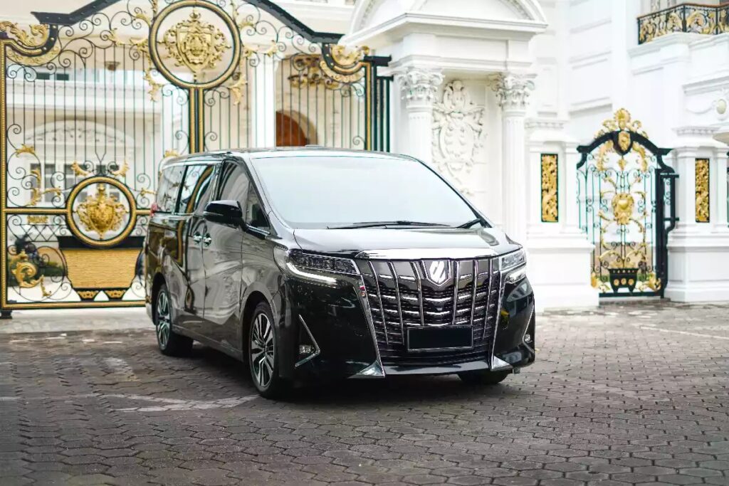 Toyota Alphard siap disewa untuk paket Sewa Alphard 3 Hari Bali