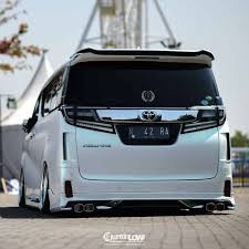layanan sewa mobil mewah bali